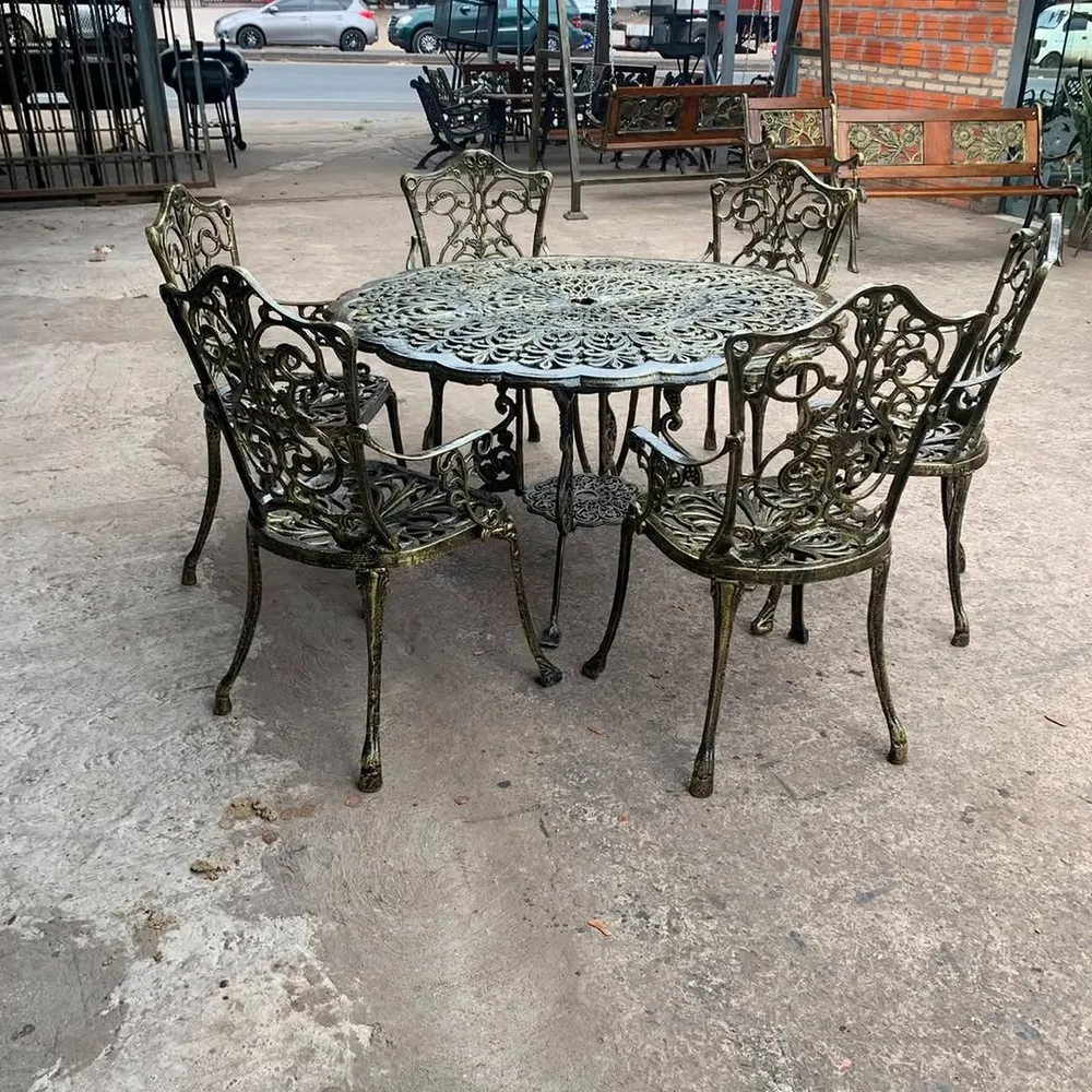 Juego de jardín diseño Lugano con mesa redonda y sillones calados, en color verde